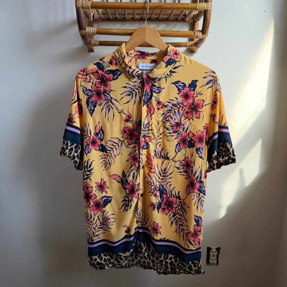 Urban Outfitters unique men’s button up